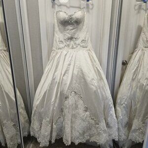 Martina liana elegant silk Lace Strapless Wedding Dress